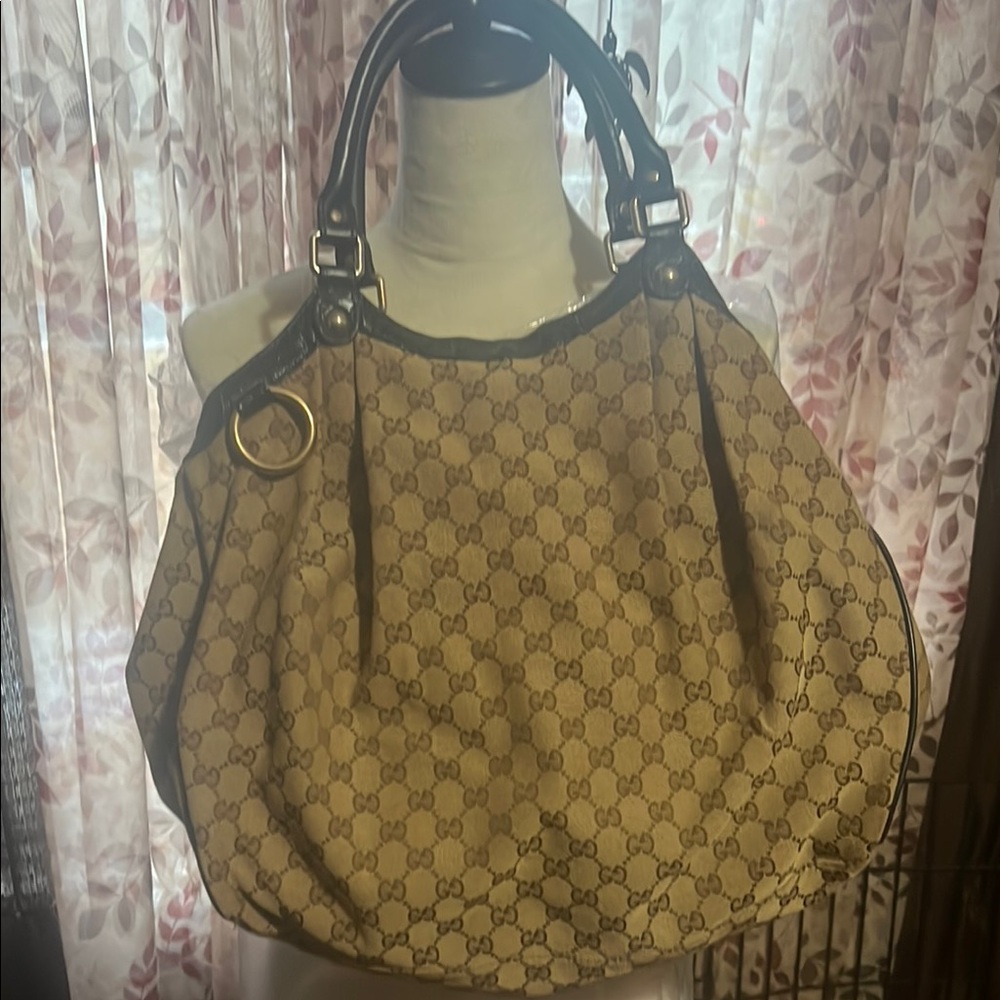 Gucci Cream and Brown Shoulder Bag with Checkered Pattern and Leather Handles